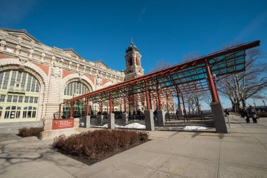 New York, Amerika Birleşik Devletleri - 17 Şubat 2017: Ellis Adası Ulusal Müzesi göç. Ellis Adası ülkenin en işlek göçmen muayene istasyonu altmış yıl kadar 1954 1892 üzerinden yapıldı
