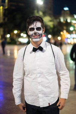 Barcelona, İspanya - 31 Ekim 2015: İnsanlar için Halloween kılık