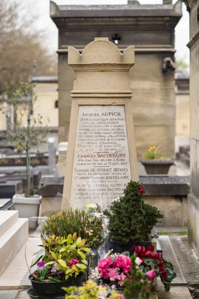 Paris França Abril 2016 Sepultura Charles Baudelaire Cemitério Montparnasse Charles — Fotografia de Stock