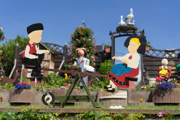 法国泽伦伯格 2016年6月10日 科尔马附近 Zellenberg 村的童话风格花园 有阿尔萨斯的传统元素 — 图库照片