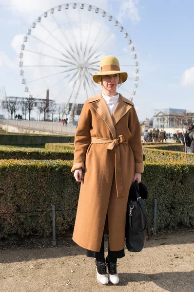 París Octubre 2016 Mujer Con Estilo Durante Semana Moda París —  Fotos de Stock