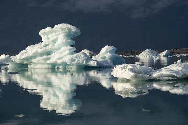 Iceberg Laguny Jokulsarlon Położony Południowo Wschodniej Części Wyspy Pobliżu Lodowca — Zdjęcie stockowe