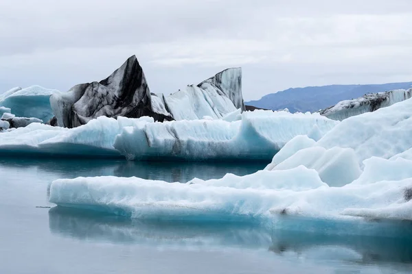 Παγόβουνο Στη Λιμνοθάλασσα Γιόκουλσάρλον Παγετώνα Που Βρίσκεται Στο Νοτιοανατολικό Τμήμα — Φωτογραφία Αρχείου