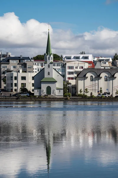 Reykjavik ücretsiz Kilisesi (Frikirkjan ben Reykjavik) Gölü Tjornin,