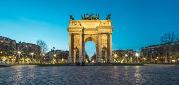 Arco Della Pace Την Αψίδα Της Ειρήνης Σούρουπο Στο Μιλάνο — Φωτογραφία Αρχείου