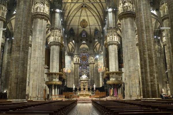 ミラノ イタリア 2016 ミラノ大聖堂 ミラノのドゥオーモ のインテリア それはイタリアで最大の教会と世界で第 — ストック写真