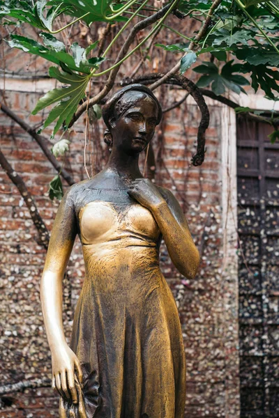 Verona Italia Febbraio 2017 Statua Giulietta Nel Cortile Della Casa — Foto Stock