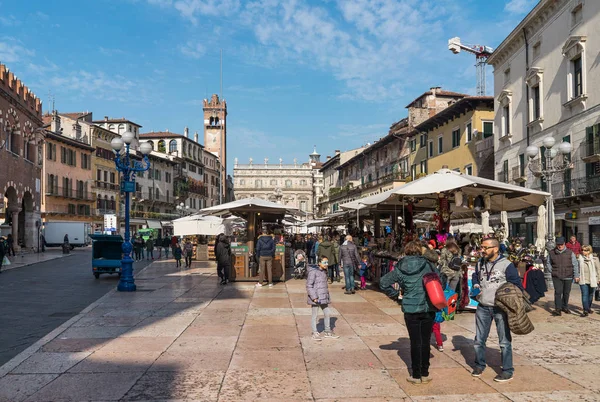 Verona Italia Febrero 2017 Piazza Delle Erbe Centro Ciudad Verona —  Fotos de Stock