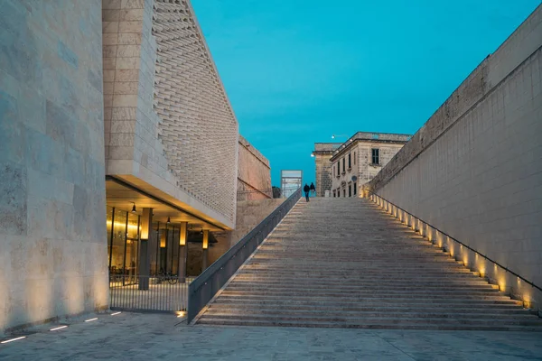 Valletta Malta April 2017 Människor Som Gick Trappan Vid Nya — Stockfoto