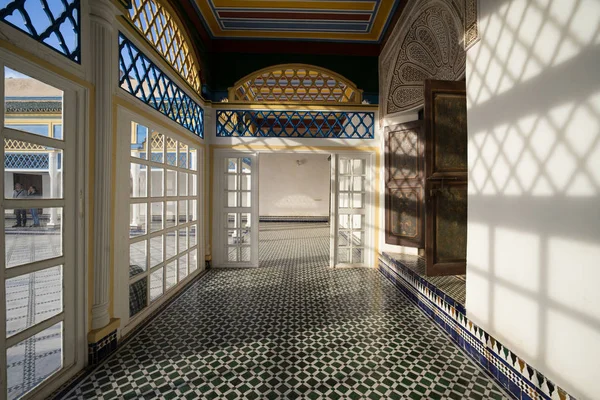 摩洛哥马拉喀什 2017年1月2日 巴伊亚宫殿中美丽的过道 巴伊亚宫殿位于摩洛哥马拉喀什的一座宫殿和一套花园 — 图库照片