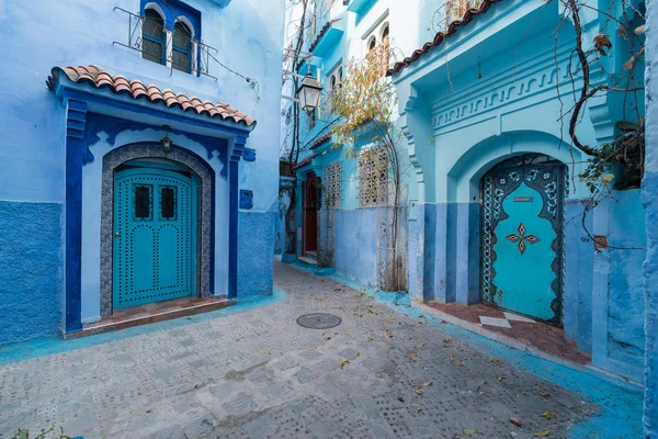 : Chefchaouen, Morocco - 10 Ocak 2017: Chefchaouen aynı adı ilinin baş şehridir ve onun binalar için mavi tonlarında belirtilmektedir