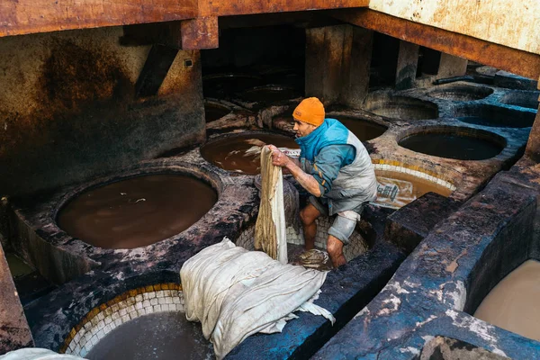 Fes Morocco Janeiro 2017 Pessoas Que Trabalham Chouara Tannery Este — Fotografia de Stock