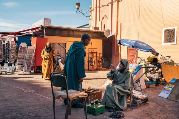 Marrakesh Morocco Janeiro 2017 Povo Marroquino Souk Perto Praça Jemaa — Fotografia de Stock