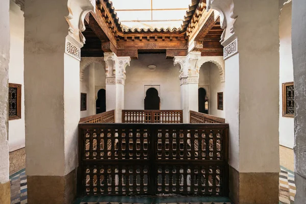 Marakeş, Fas - 3 Ocak 2017: Ben Youssef Madrasa bir öğrenci odası. Almoravid sultan Ali ibn Yusuf sonra adlı bir İslam Koleji yapıldı