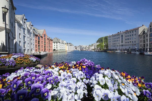 Alesund Norveç Ortasındaki Renkli Binalar — Stok fotoğraf