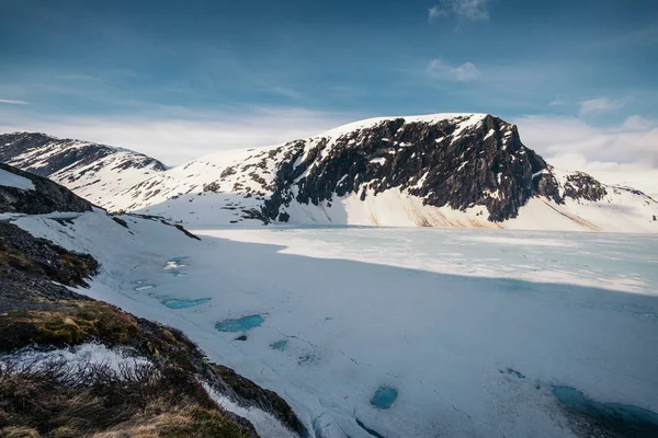 ジェイランガー ノルウェーの近く Djupvatnet の凍結湖 — ストック写真
