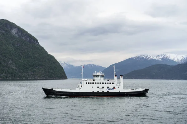 Alesund Noruega Maio 2017 Ferry Fiorde Perto Geiranger — Fotografia de Stock