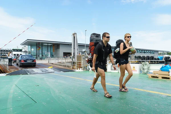 Stavanger Norvège Août 2015 Les Randonneurs Prennent Ferry Avec Sac — Photo
