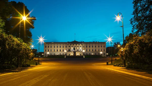 Palacio Real Oslo Por Noche Noruega —  Fotos de Stock