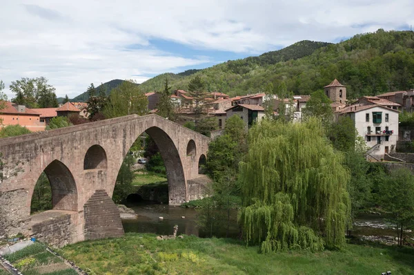 Bela Vista Pequena Cidade Catalunha Sant Joan Les Abadesses Com — Fotografia de Stock