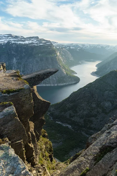 Norveç Turizm Cazibe Trolltunga Troll Dil Rock Hordaland County Ringedalsvatnet Telifsiz Stok Fotoğraflar
