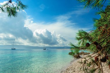 Plaj Zlatni rat Bol, Island Brac, Hırvatistan güzel deniz manzaralı. yaz tatil hedef