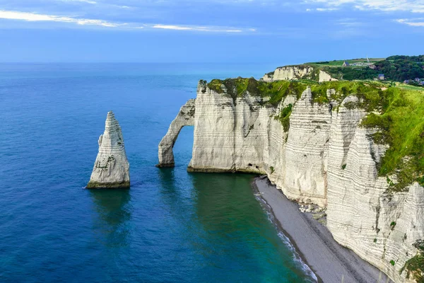 Etretat Normandía Francia Acantilados Aval Aguja Con Hermosa Costa Famosa —  Fotos de Stock