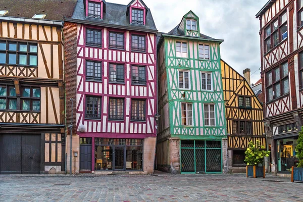 Kimse ile Rouen, Normandy, Fransa'nın eski kasabada tipik evleri