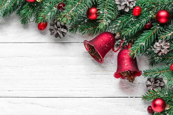 배경과 텍스트 공간에 전나무 크리스마스 종소리 소나무 크리스마스 최고의 있습니다 — 스톡 사진