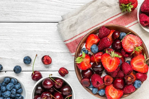 Frutas Frescas Bagas Uma Tigela Com Iogurte Pudim Chia Pequeno — Fotografia de Stock