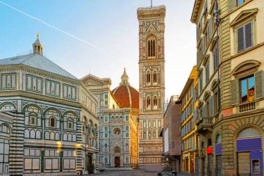 Piazza del Duomo ve Santa Maria del Fiore Floransa, İtalya katedral