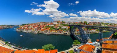 Porto, Portekiz. Porto, Portekiz Dom Douro Nehri üzerinde köprü Luis ile şehir merkezinin panoramik görünümü