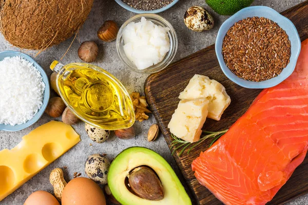 Selección de buenas fuentes de grasas y omega 3. concepto de alimentación saludable. Dieta cetogénica . —  Fotos de Stock