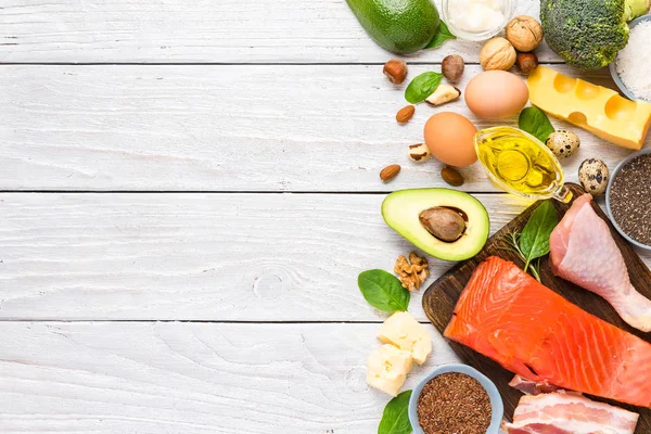 Alimento saludable: dieta cetogénica baja en carbohidratos con alto contenido de omega 3, grasas buenas y proteínas. vista superior —  Fotos de Stock