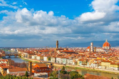 Ponte Vecchio, Arno Nehri ve Floransa Duomo ile Floransa havadan görünümü, Toskana, İtalya