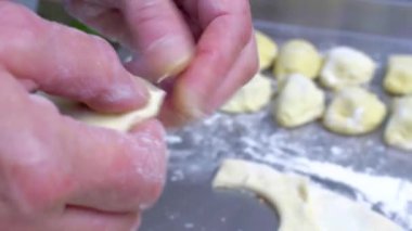 Ukraynalı Restoran şefi vareniks etli hazırlar