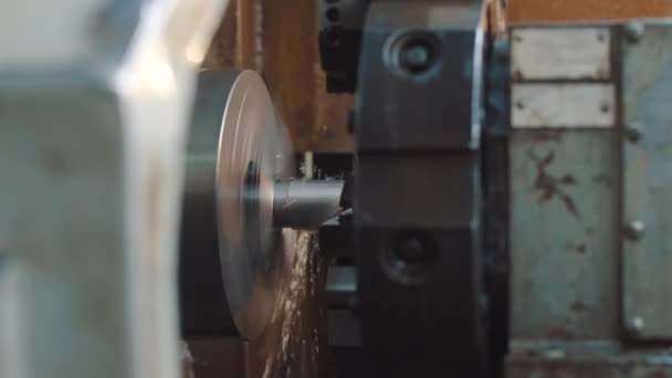 CNC fräsmaskin på en fabrik — Stockvideo
