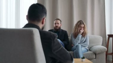 Koca görüşmeler bir aile danışmanı ile resepsiyonda sorunlar hakkında