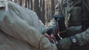 Amerikan askerleri teröristleri yakalamak