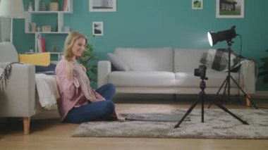 Kadın Blogger nasıl onu blog bir elbise seçmek için söyler