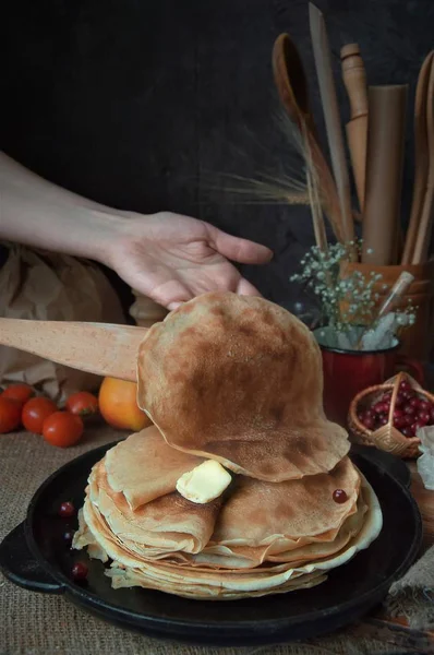 Thin wheat pancakes in a griddle. with butter and berries. — Stock Photo, Image