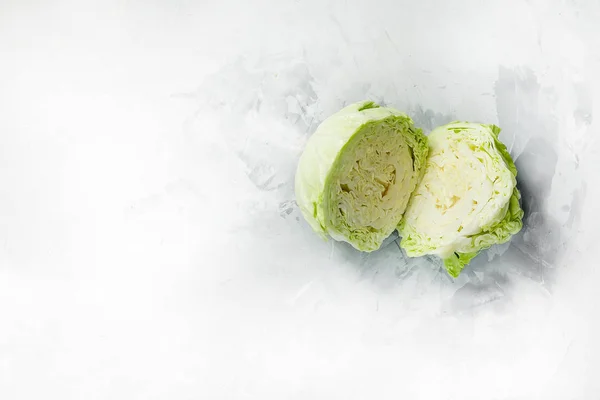 Head of fresh young white cabbage. cutting and cooking — Stock Photo, Image