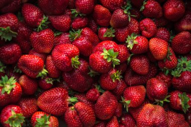 Büyük taze çilek yakın çekim ayarlayın. Res çilek