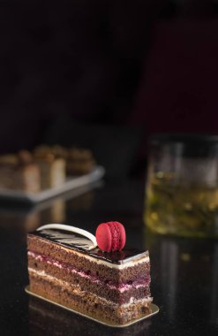 Modern şekerleme sanatı. Tatlı. Pasta. Siyah arka kaunt