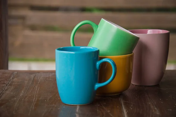 Solid Colored Cups Dark Wooden Table — Stock Photo, Image