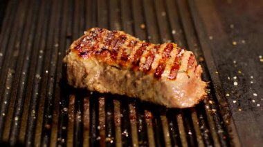 Barbekü, biftek, domuz kanı ile ızgara