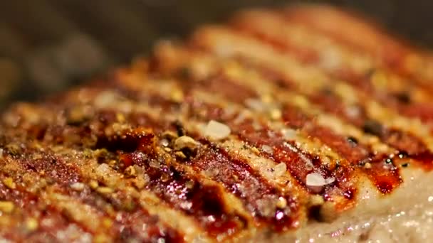 Barbecue, Grillades, steak, porc avec du sang 