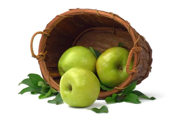 Fondo Cosecha Manzana Canasta Mimbre Con Manzanas Sobre Fondo Blanco — Foto de Stock