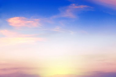 Renkli gökyüzü ve gün doğumu.