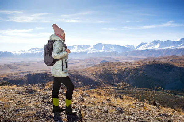 Ženská Turistika Podzimních Horách Pěší Turistika Kráčí Horách Podzim Kopírovat — Stock fotografie